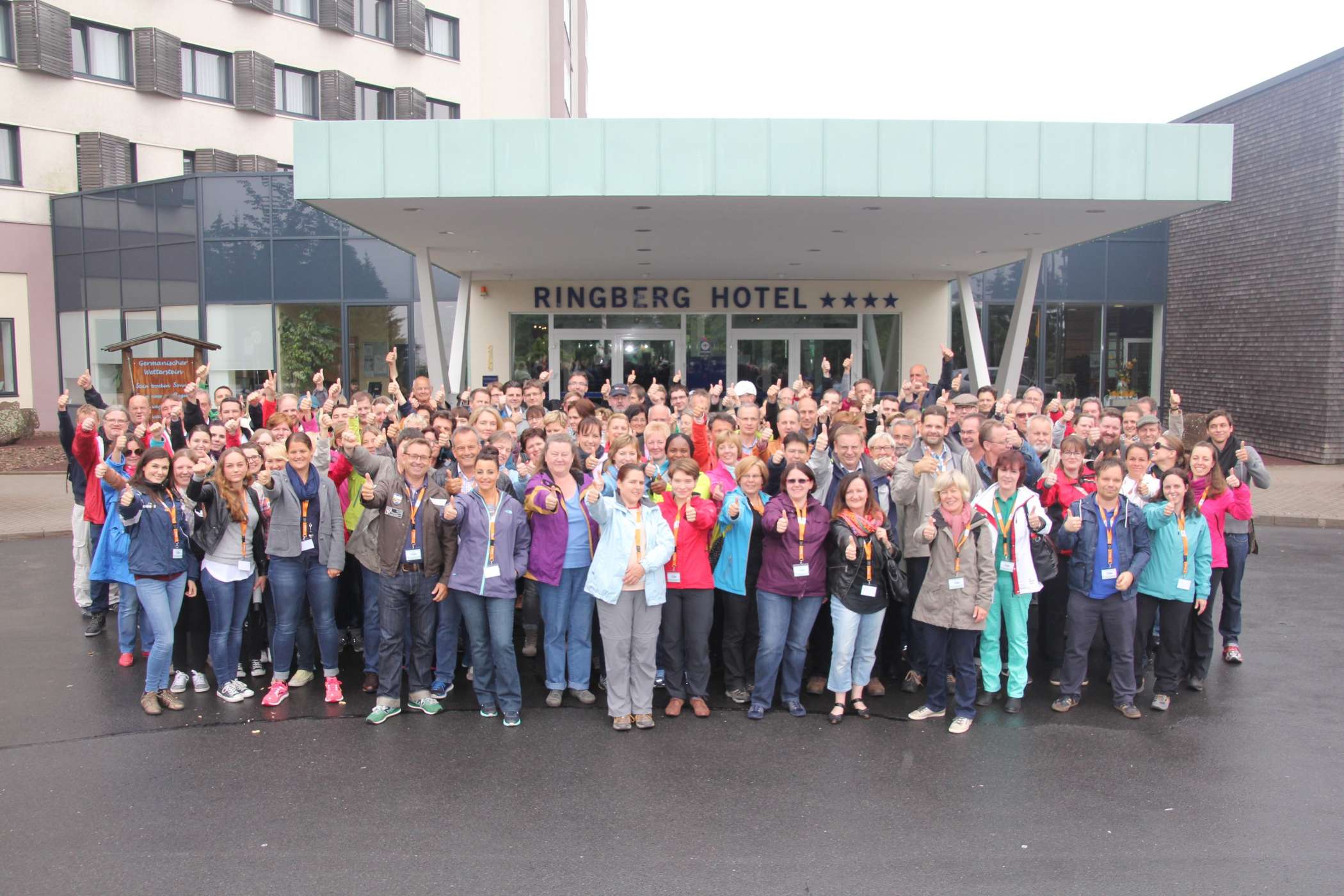 Belegschaft der Huss-Unternehmensgruppe anlässlich der 40-Jahrfeier 2015 in Suhl