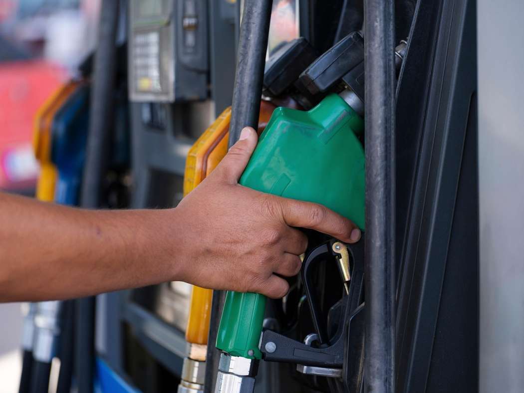 Soll Preissprünge abfedern: Die Tankstellen Preise dürfen künftig nur noch einmal täglich steigen und Behörden wird die Ahndung von Verstößen erleichtert. (Foto: Pixabay)