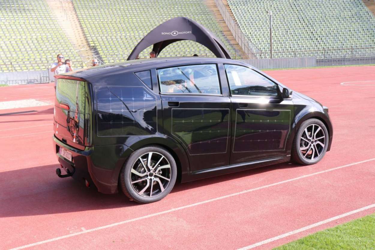 Erste Probefahrten mit dem Sion von Sono Motors . | Foto: HUSS-Verlag, G. Soller